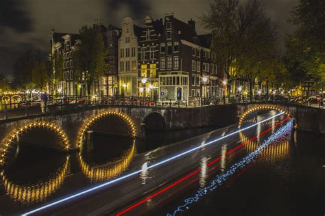Exploring the Artistic Side of Amsterdam: The Fusion of Magic and Performance